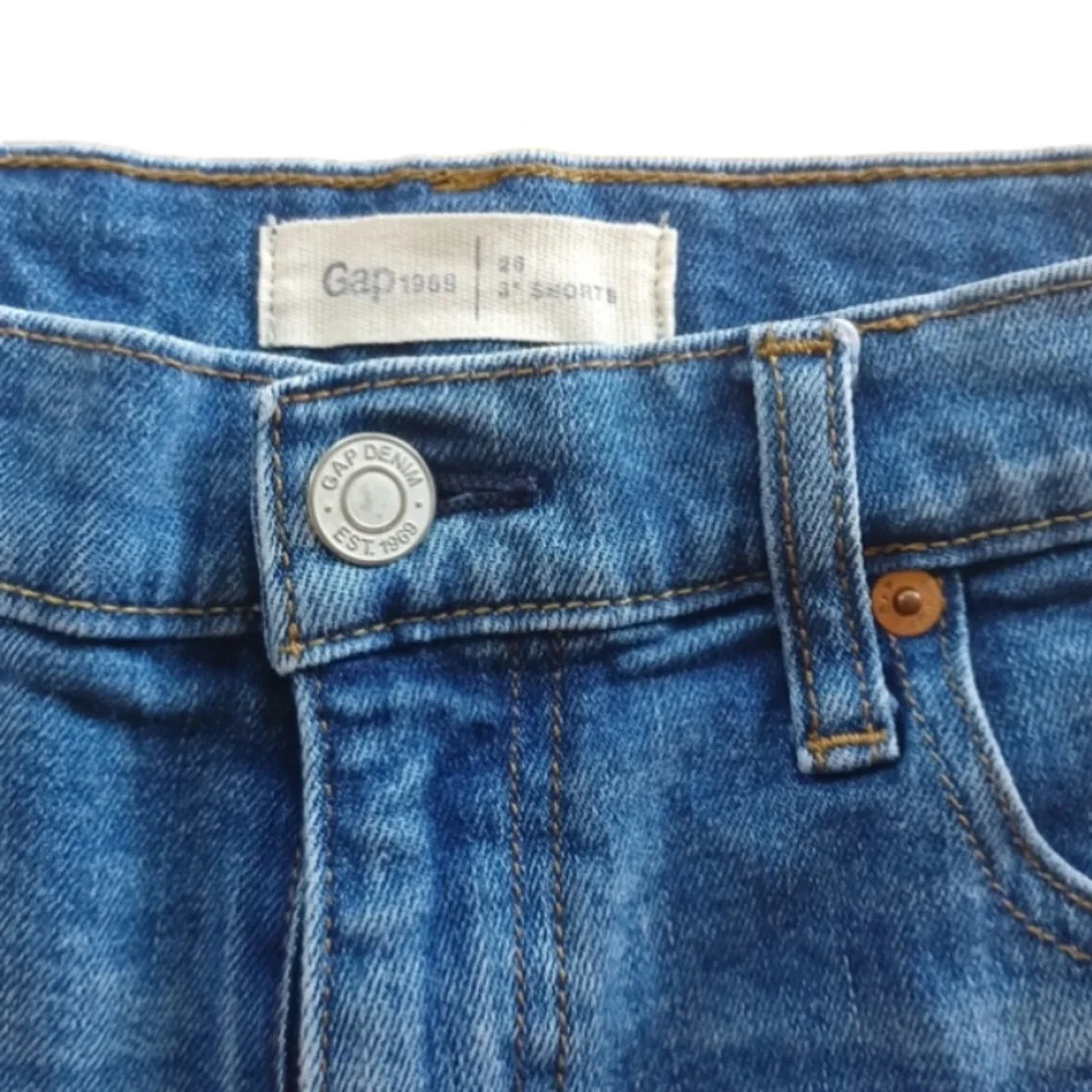 Gap Cutoff Style Shorts 28. Simple And Classic Style.Great Used Condition.